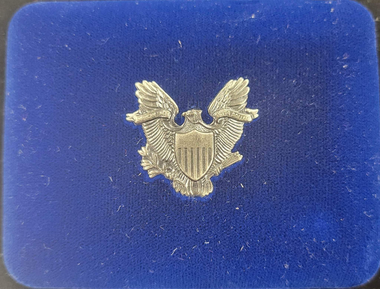1988 American Eagle Silver Dollar With display case and certificate of authenticity $1